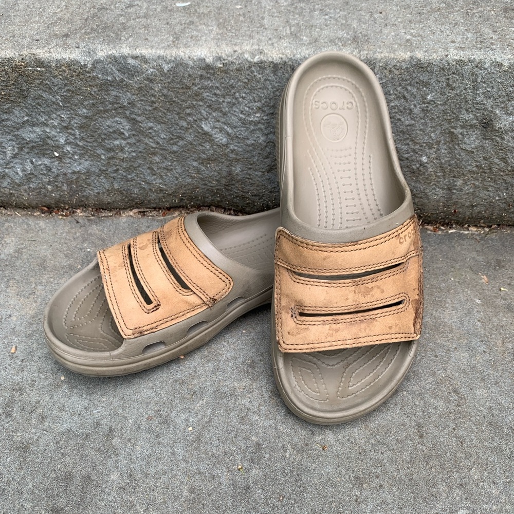 Mens Crocs Yukon Mesa slide sandals khaki tan leather upper sz 9